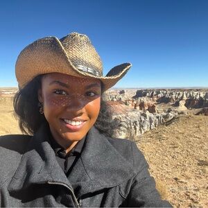 Meet your Posher, Sundhya